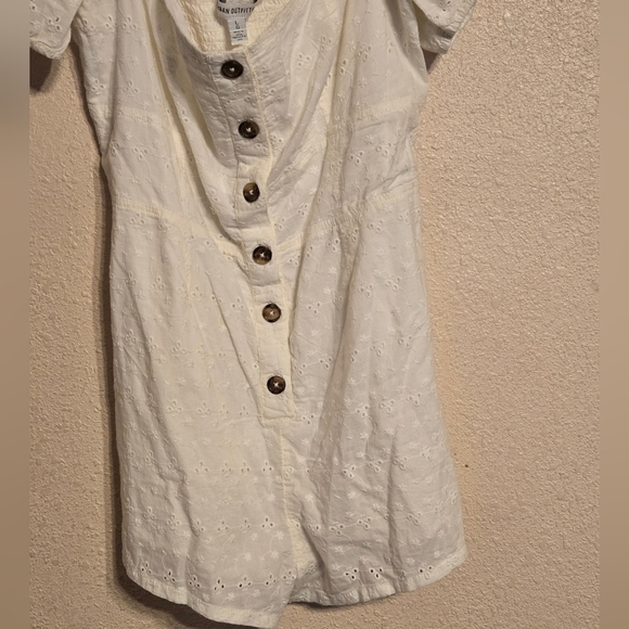 NWT Urban Outfiters  90s Romper White Eyelet Button-Down Size L - Picture 8 of 15